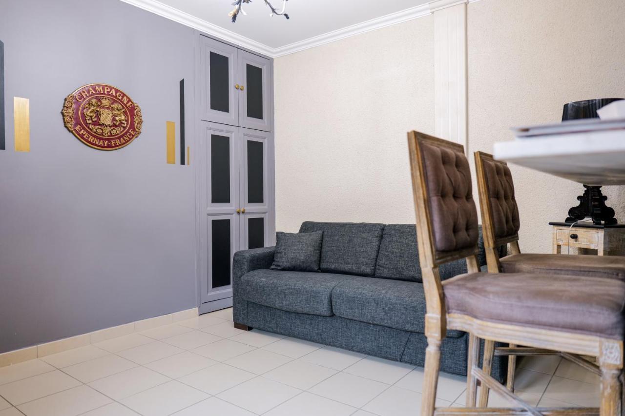 Champagne Andre Bergere & Suites Еперне Екстериор снимка