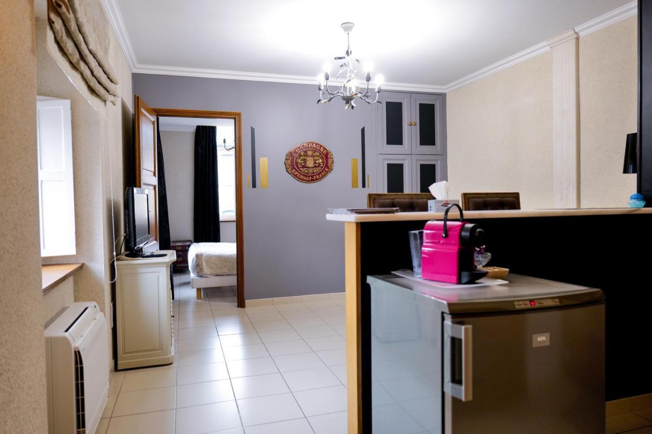 Champagne Andre Bergere & Suites Еперне Екстериор снимка