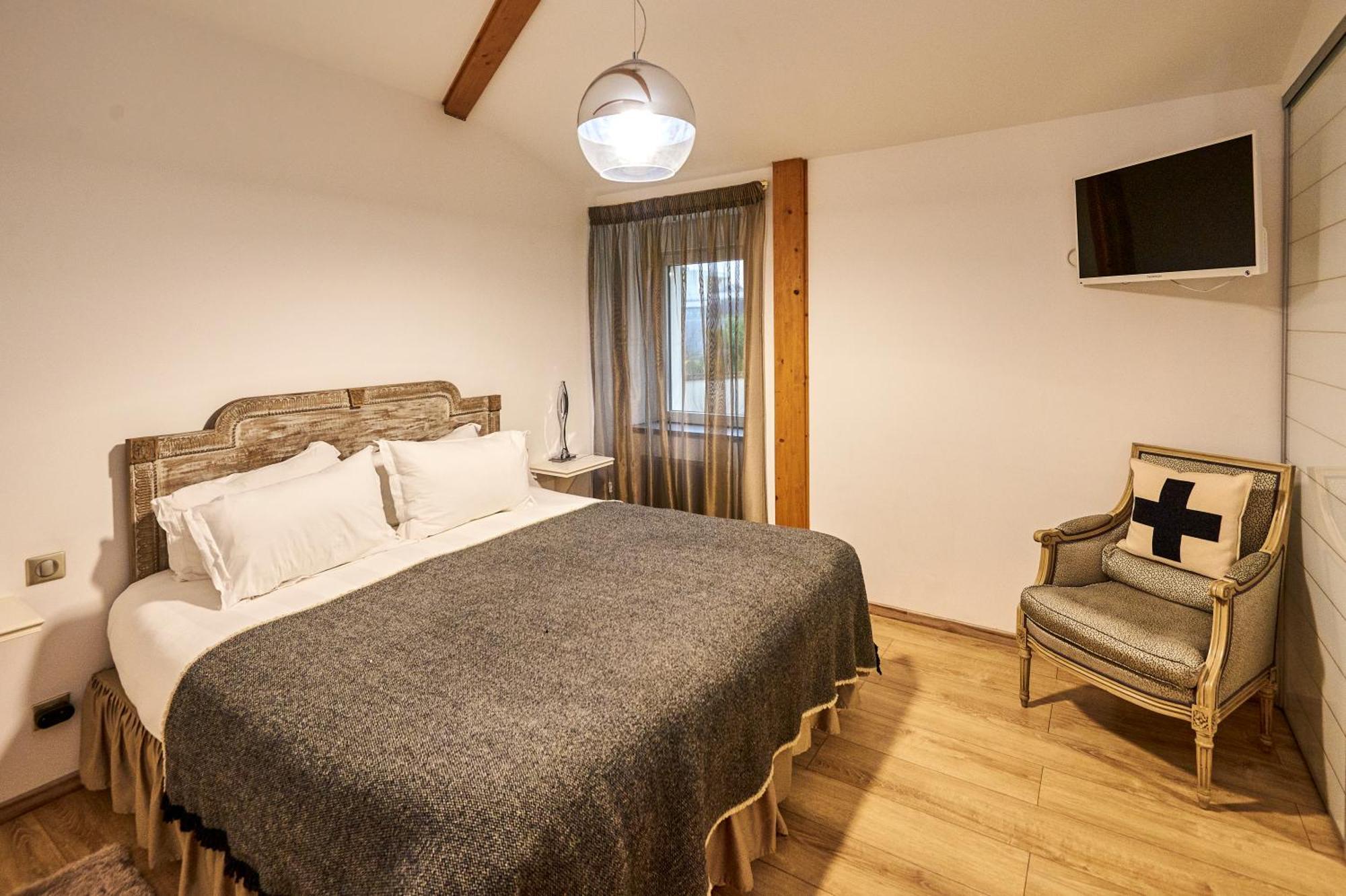 Champagne Andre Bergere & Suites Еперне Екстериор снимка