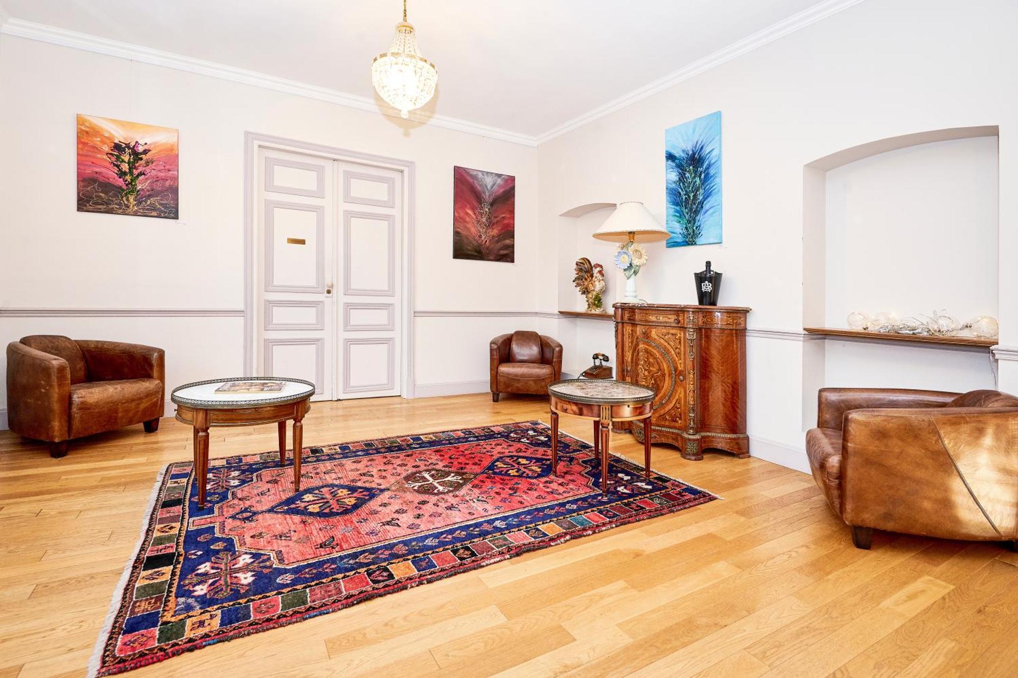 Champagne Andre Bergere & Suites Еперне Екстериор снимка