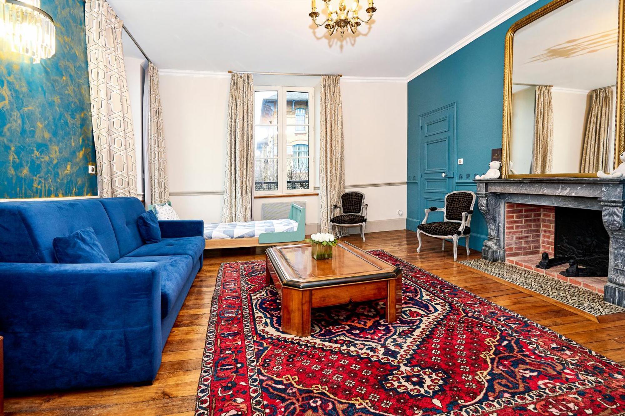 Champagne Andre Bergere & Suites Еперне Екстериор снимка