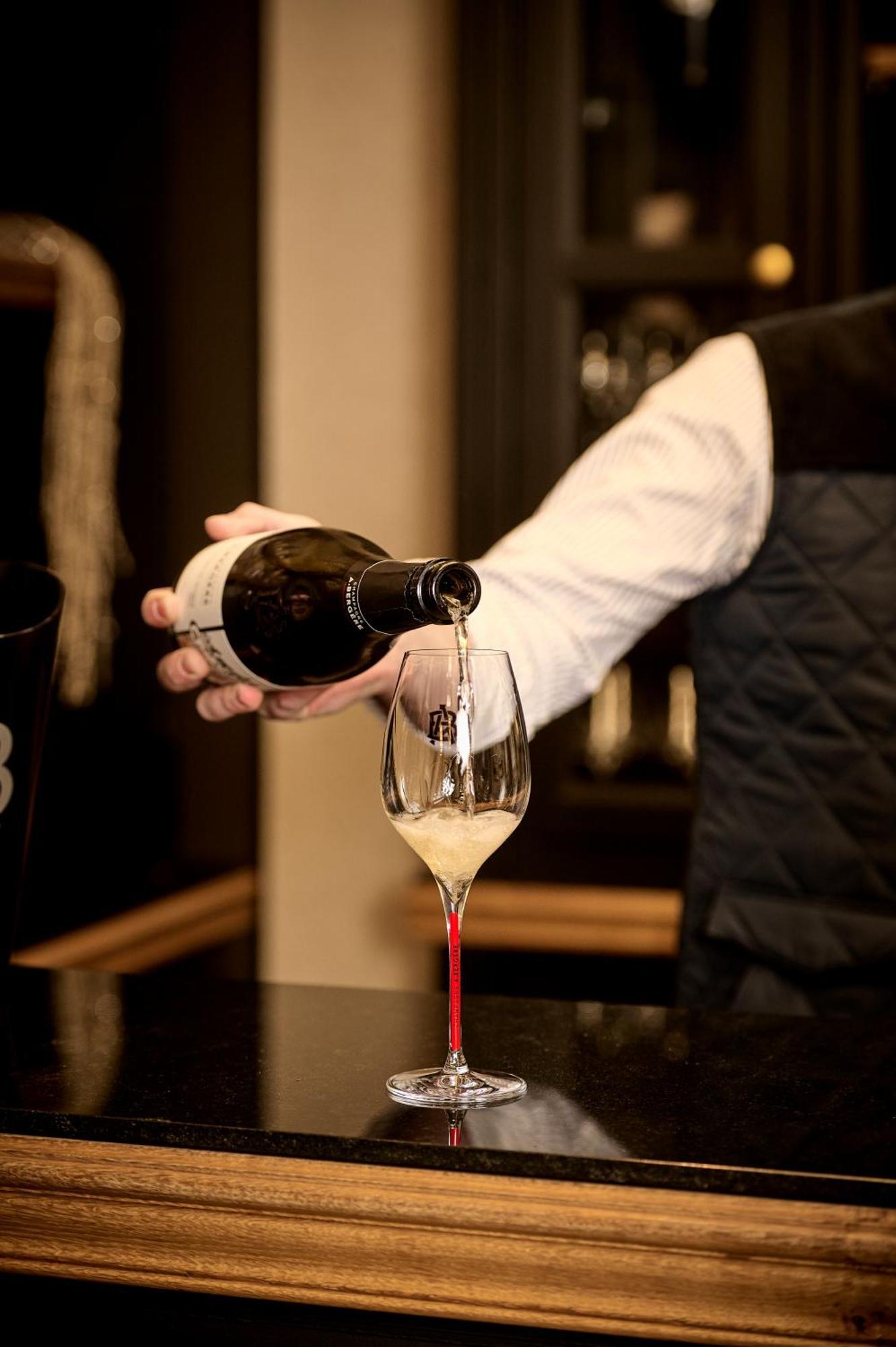 Champagne Andre Bergere & Suites Еперне Екстериор снимка