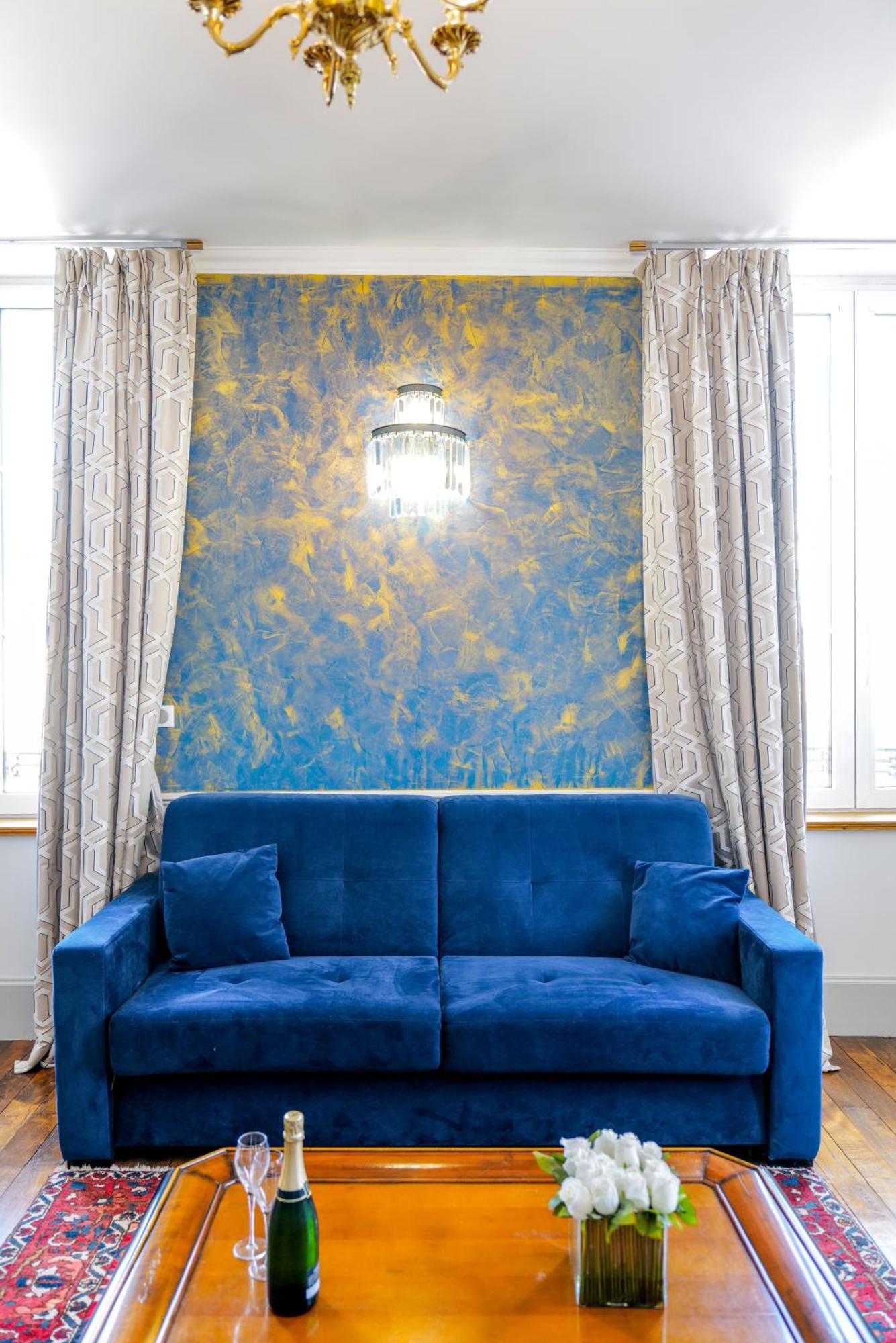 Champagne Andre Bergere & Suites Еперне Екстериор снимка
