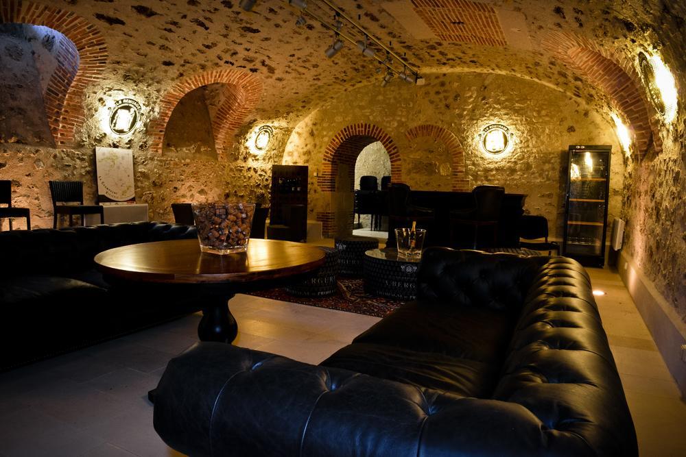 Champagne Andre Bergere & Suites Еперне Екстериор снимка