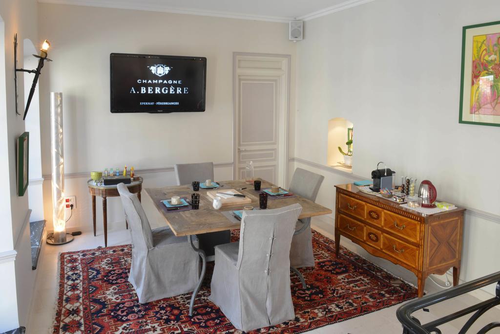 Champagne Andre Bergere & Suites Еперне Екстериор снимка