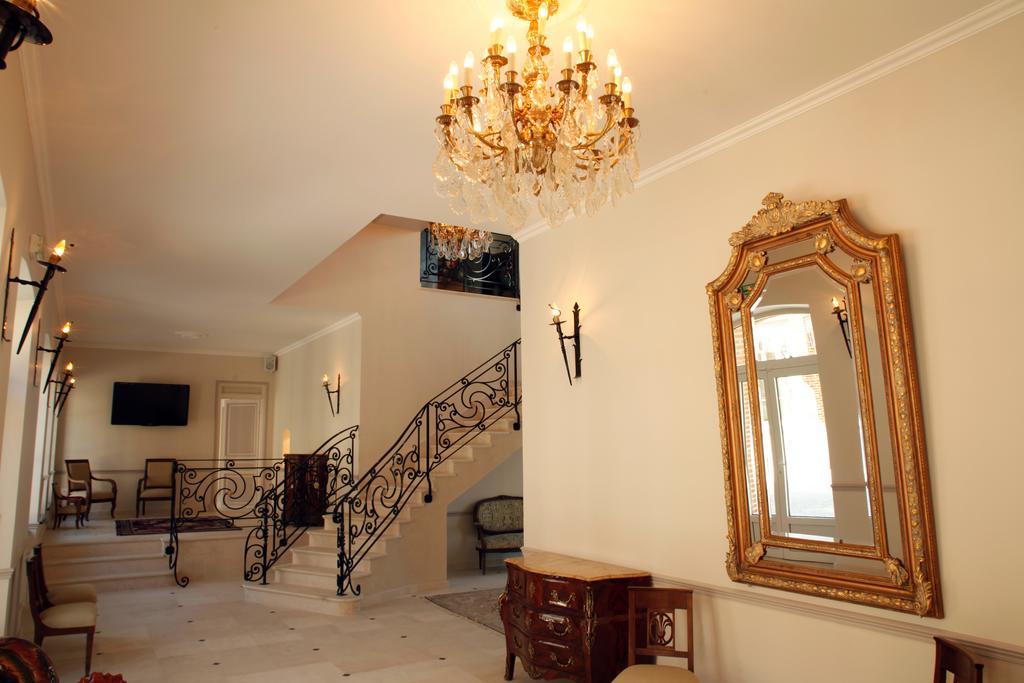 Champagne Andre Bergere & Suites Еперне Екстериор снимка