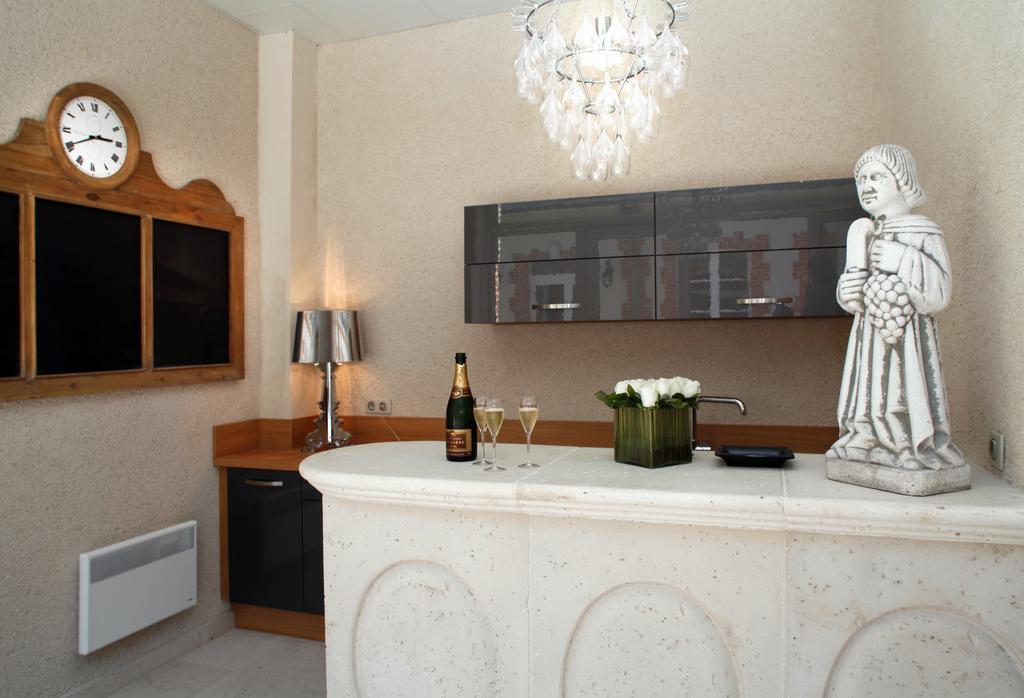Champagne Andre Bergere & Suites Еперне Стая снимка