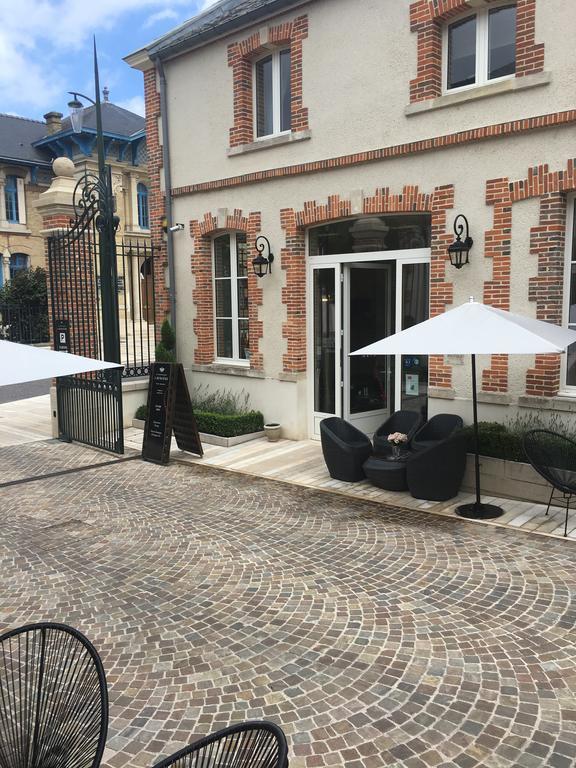 Champagne Andre Bergere & Suites Еперне Екстериор снимка